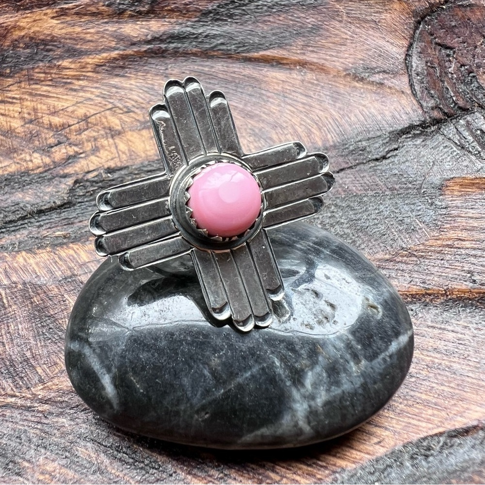 925 Sterling Silver & Pink Conch Zia Ring Size 7 • Southwestern • - Picture 2 of 12